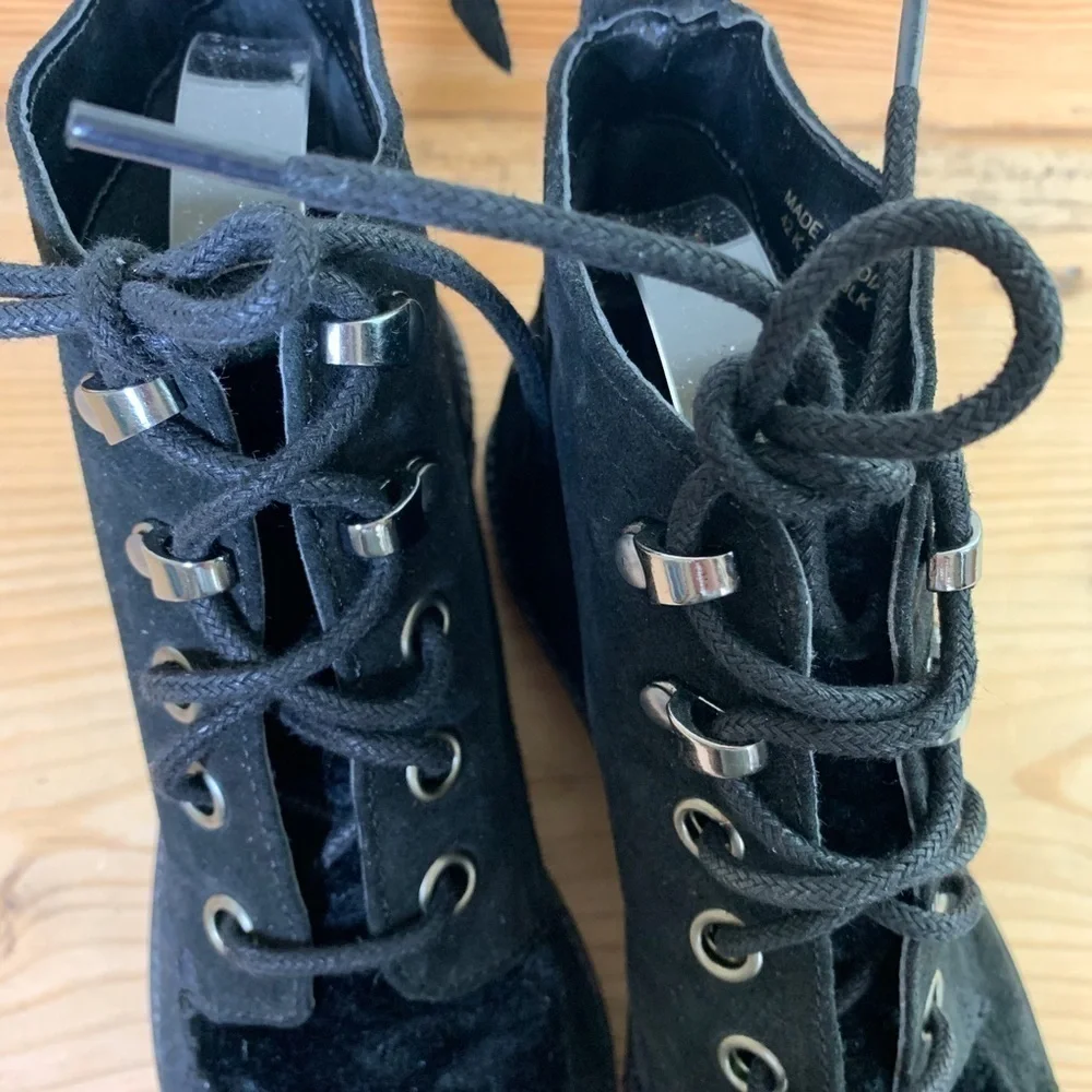 TOP SHOP BLACK SUEDE AND FAUX FUR BOOTIES